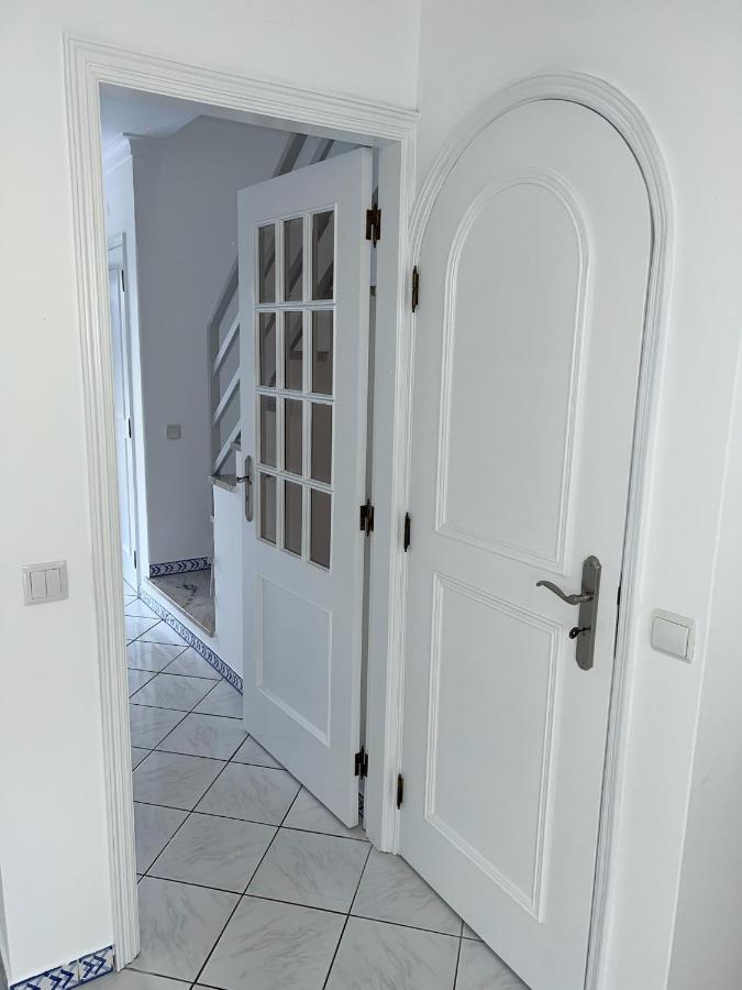 Relaxing 2 Bedroom House 5 Minutes Away From Vilamoura Marina クアルテイラ エクステリア 写真