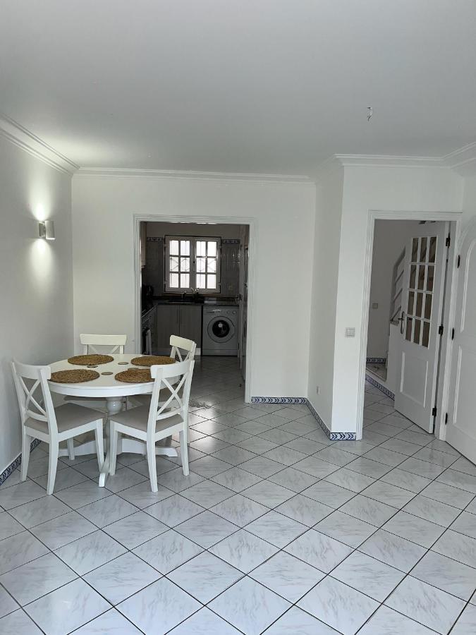 Relaxing 2 Bedroom House 5 Minutes Away From Vilamoura Marina クアルテイラ エクステリア 写真