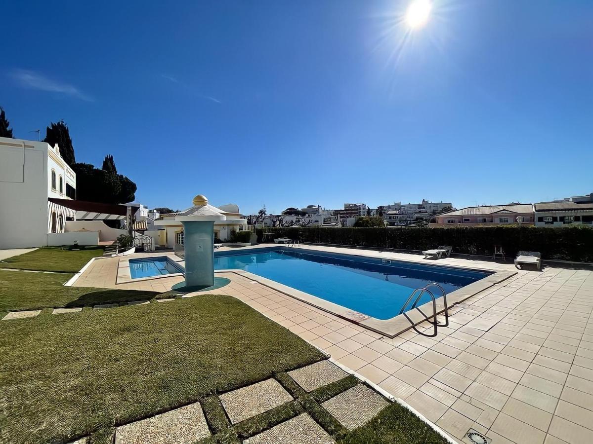 Relaxing 2 Bedroom House 5 Minutes Away From Vilamoura Marina クアルテイラ エクステリア 写真